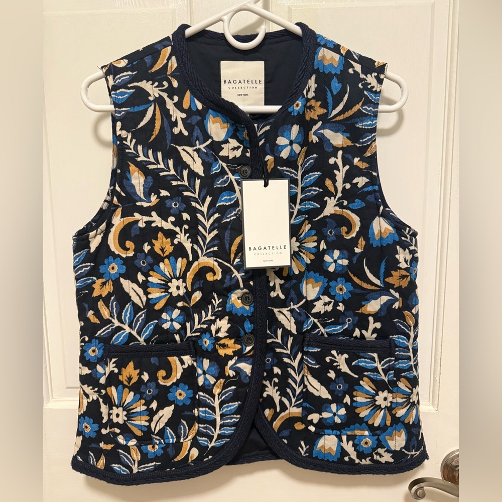 NWT Bagatelle Cottagecore classic Navy Floral Quilted Vest- Size Small